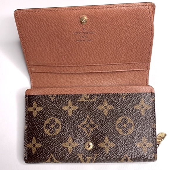 LOUIS VUITTON Monogram Trésor Wallet - Picture 3 of 15